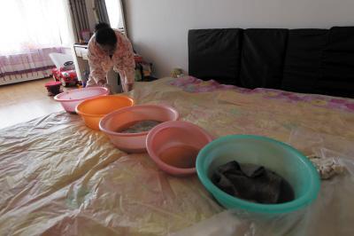 乳源楼上漏水，住户失联，小区没物管，业主维权难！律师来支招……